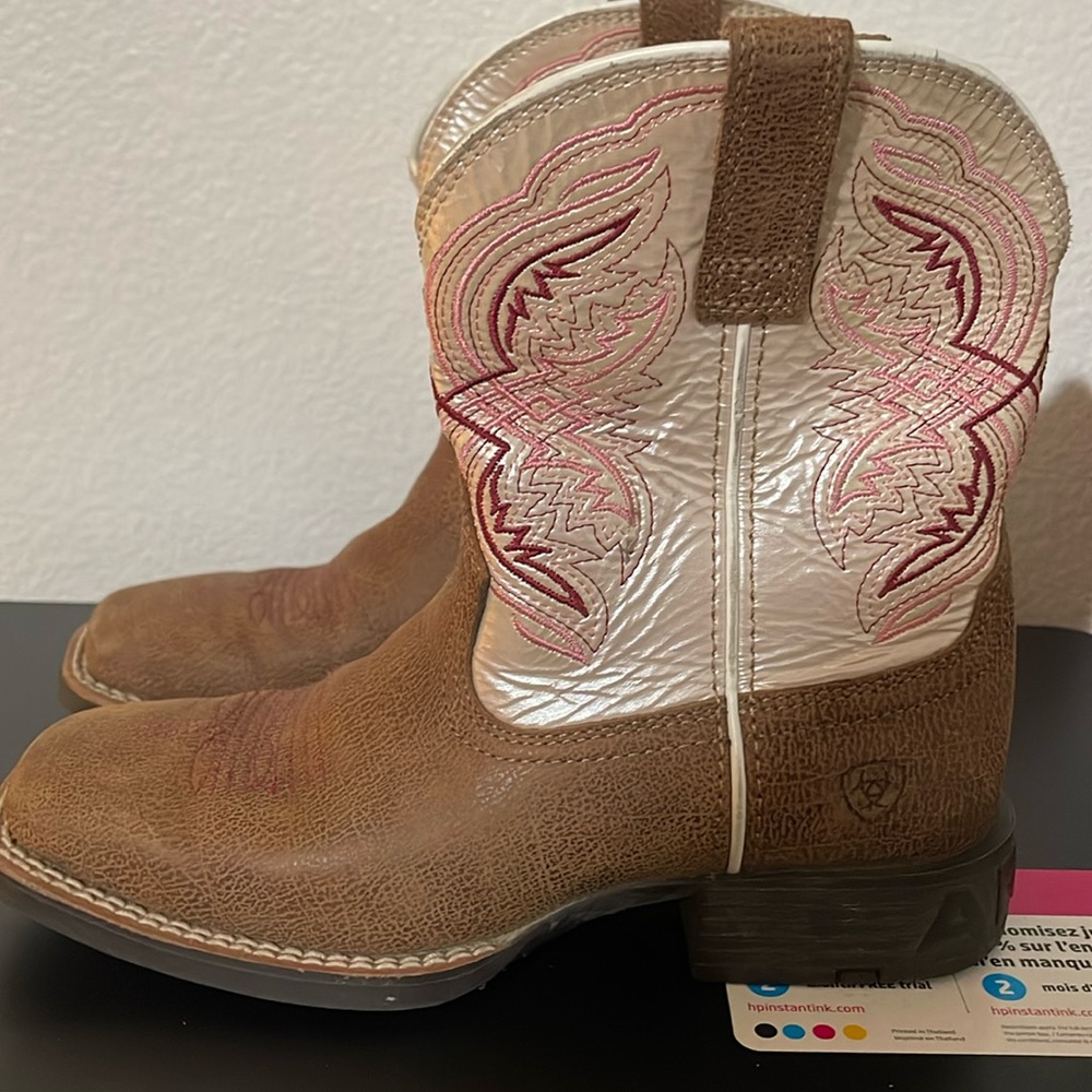 Ariat little girls size 3Y boots